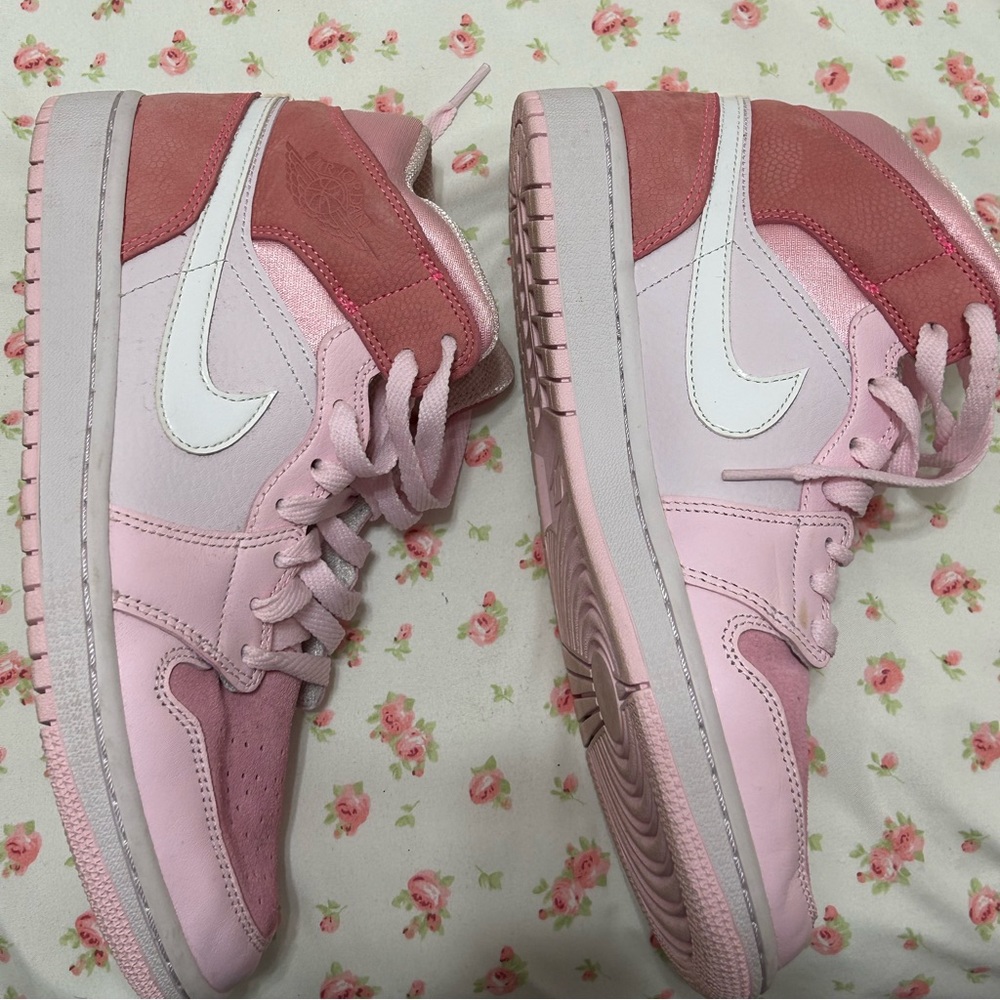 Jordan 1 Mid Digital Pink 9W